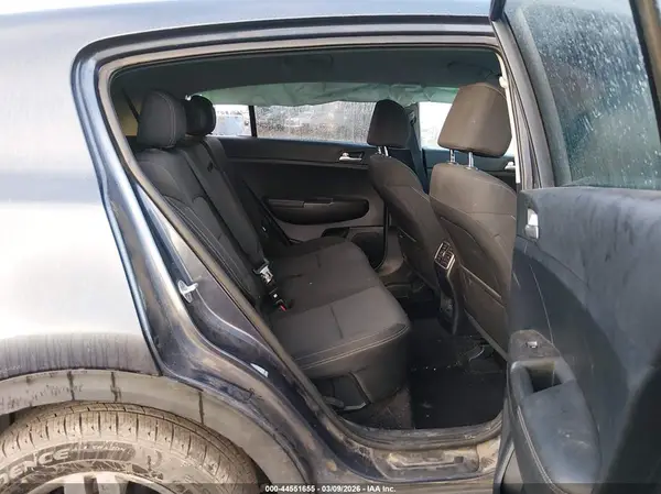 KNDPMCAC1K7533241 2019 KIA SPORTAGE - Image 8