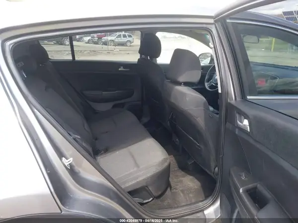 KNDPMCAC1K7549844 2019 KIA SPORTAGE - Image 8
