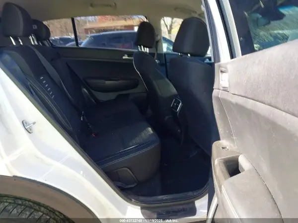 KNDPMCAC1K7551738 2019 KIA SPORTAGE - Image 8