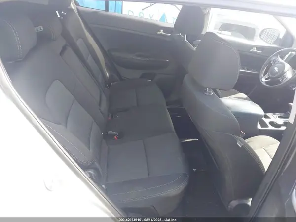 KNDPMCAC1K7564912 2019 KIA SPORTAGE - Image 8