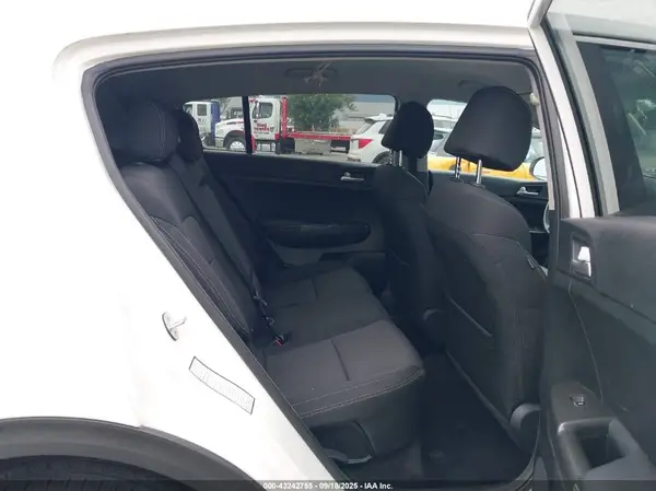 KNDPMCAC1K7584089 2019 KIA SPORTAGE - Image 8