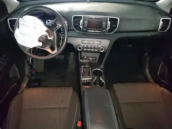 KNDPMCAC1K7590197 2019 KIA SPORTAGE - Image 8