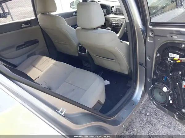 KNDPMCAC1K7623943 2019 KIA SPORTAGE - Image 8