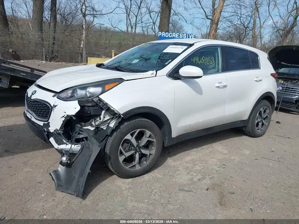 KNDPMCAC1M7913876 2021 KIA SPORTAGE - Image 2