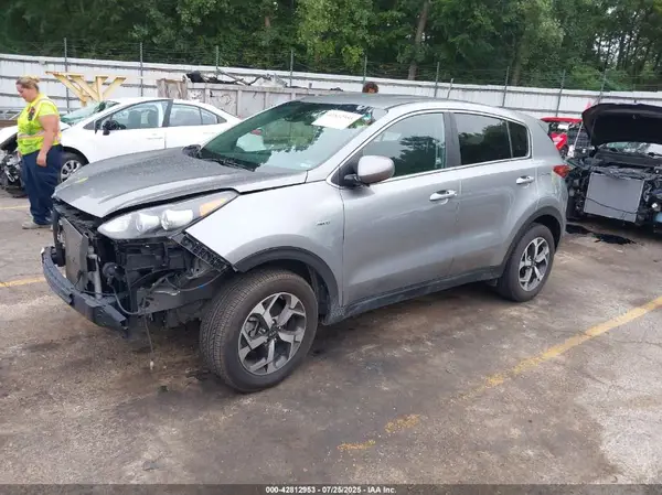 KNDPMCAC1M7945355 2021 KIA SPORTAGE - Image 2