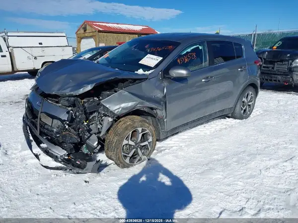 KNDPMCAC1M7945811 2021 KIA SPORTAGE - Image 2