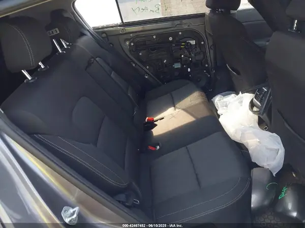 KNDPMCAC2H7041861 2017 KIA SPORTAGE - Image 8