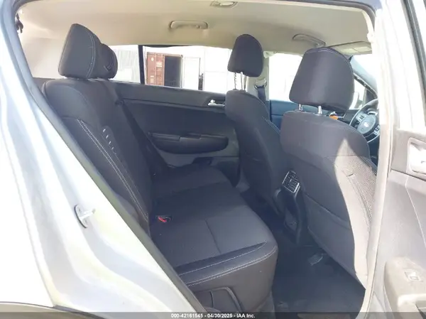 KNDPMCAC2H7051743 2017 KIA SPORTAGE - Image 8
