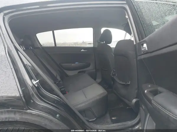 KNDPMCAC2H7111746 2017 KIA SPORTAGE - Image 8