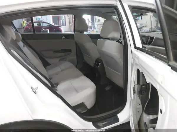 KNDPMCAC2H7112170 2017 KIA SPORTAGE - Image 8