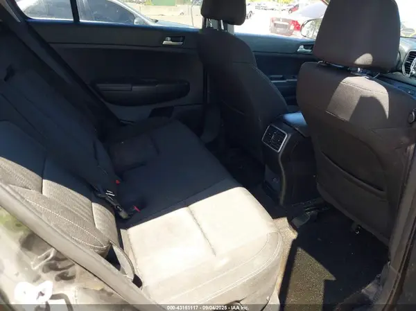 KNDPMCAC2H7116493 2017 KIA SPORTAGE - Image 8