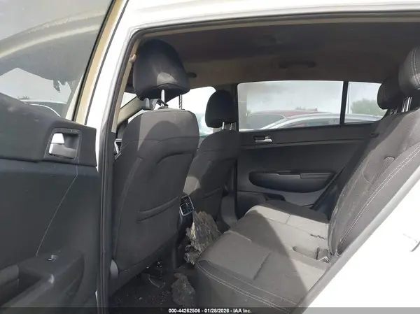 KNDPMCAC2H7118700 2017 KIA SPORTAGE - Image 8