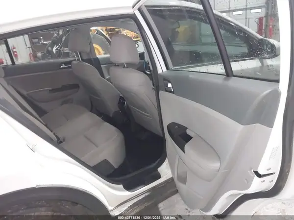 KNDPMCAC2H7162566 2017 KIA SPORTAGE - Image 8