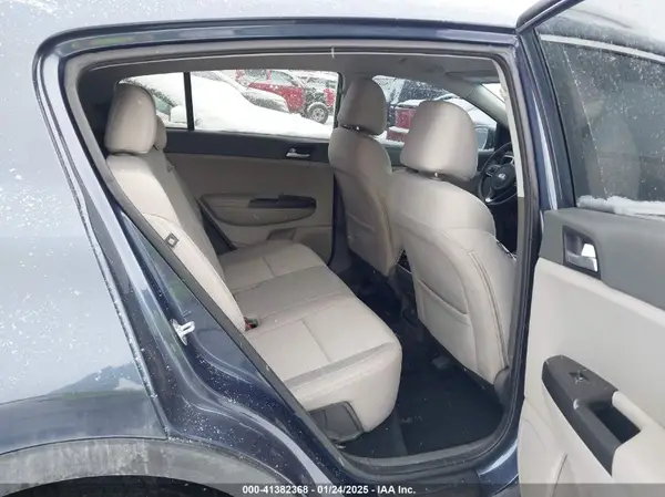 KNDPMCAC2H7239047 2017 KIA SPORTAGE - Image 8