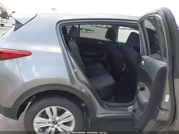 KNDPMCAC2H7247231 2017 KIA SPORTAGE - Image 8