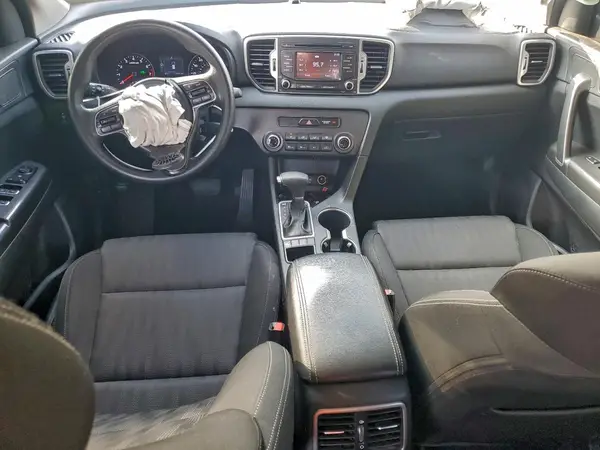 KNDPMCAC2H7273750 2017 KIA SPORTAGE - Image 8