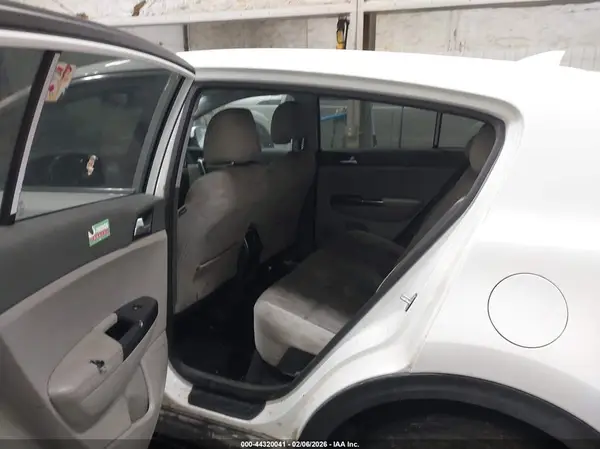 KNDPMCAC2H7281105 2017 KIA SPORTAGE - Image 8