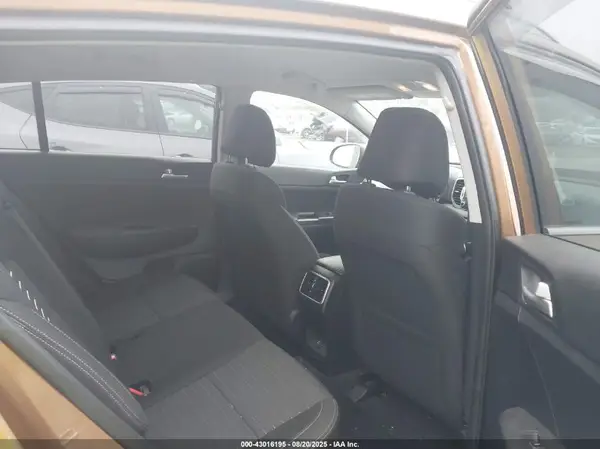 KNDPMCAC2H7287924 2017 KIA SPORTAGE - Image 8