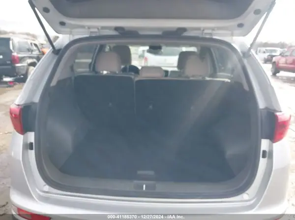 KNDPMCAC2J7303612 2018 KIA SPORTAGE - Image 8