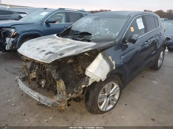 KNDPMCAC2J7305263 2018 KIA SPORTAGE - Image 2