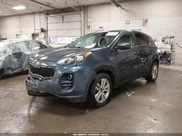 KNDPMCAC2J7308518 2018 KIA SPORTAGE - Image 2