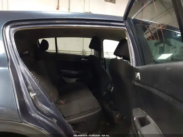KNDPMCAC2J7308518 2018 KIA SPORTAGE - Image 8