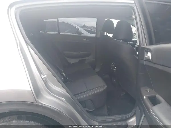 KNDPMCAC2J7312570 2018 KIA SPORTAGE - Image 8
