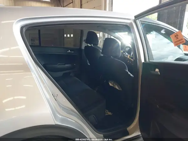 KNDPMCAC2J7322970 2018 KIA SPORTAGE - Image 8
