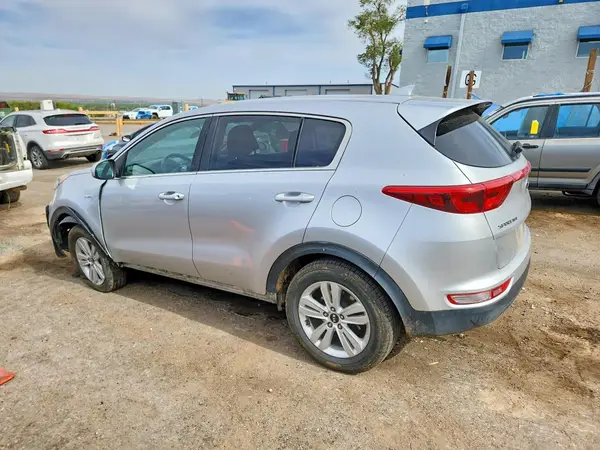 KNDPMCAC2J7332124 2018 KIA SPORTAGE - Image 2