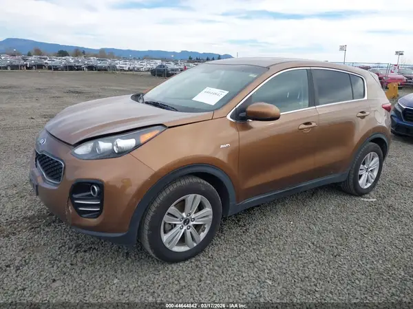 KNDPMCAC2J7333774 2018 KIA SPORTAGE - Image 2