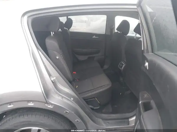 KNDPMCAC2J7337744 2018 KIA SPORTAGE - Image 8