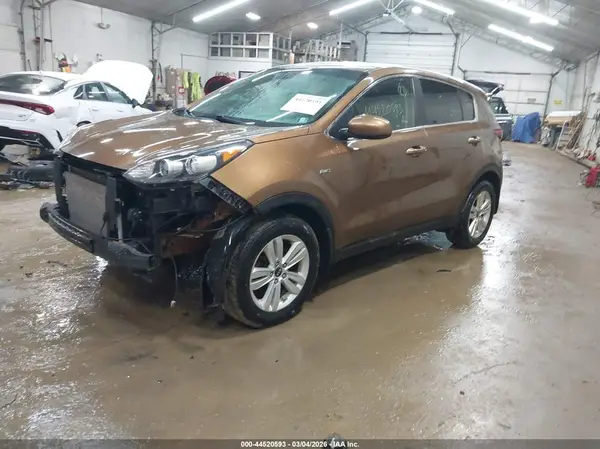 KNDPMCAC2J7351787 2018 KIA SPORTAGE - Image 2