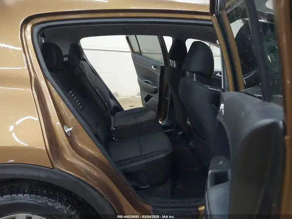 KNDPMCAC2J7351787 2018 KIA SPORTAGE - Image 8