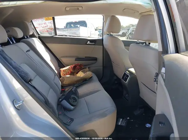 KNDPMCAC2J7371635 2018 KIA SPORTAGE - Image 8