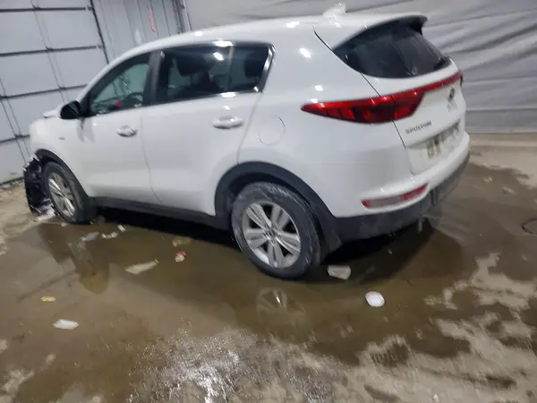KNDPMCAC2J7388256 2018 KIA SPORTAGE - Image 2