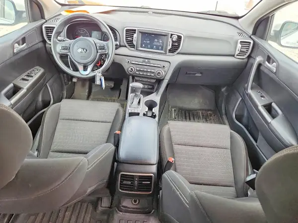 KNDPMCAC2J7411065 2018 KIA SPORTAGE - Image 8