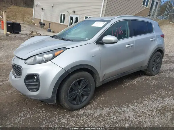 KNDPMCAC2J7440176 2018 KIA SPORTAGE - Image 2