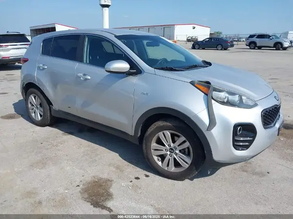 KNDPMCAC2J7444955 2018 KIA SPORTAGE - Image 1