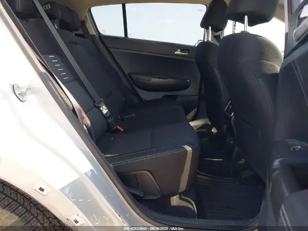 KNDPMCAC2J7444955 2018 KIA SPORTAGE - Image 8