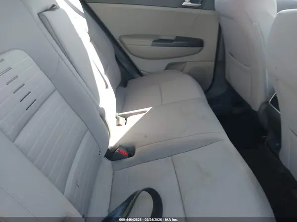 KNDPMCAC2J7447127 2018 KIA SPORTAGE - Image 8