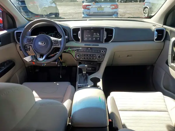 KNDPMCAC2J7449900 2018 KIA SPORTAGE - Image 8