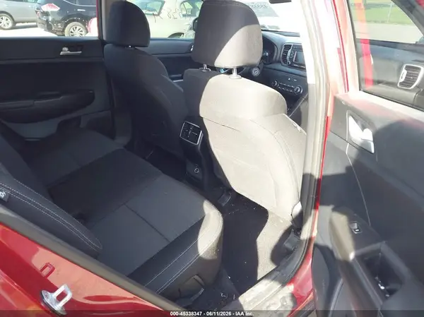 KNDPMCAC2J7450027 2018 KIA SPORTAGE - Image 8