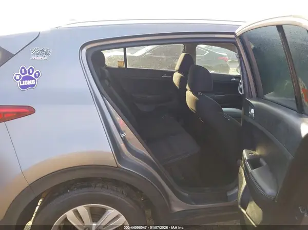 KNDPMCAC2J7463389 2018 KIA SPORTAGE - Image 8