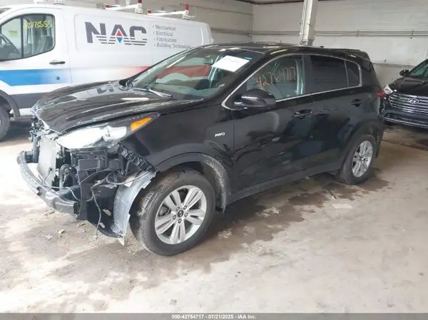 KNDPMCAC2J7467846 2018 KIA SPORTAGE - Image 2