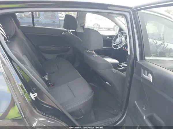 KNDPMCAC2K7499083 2019 KIA SPORTAGE - Image 8