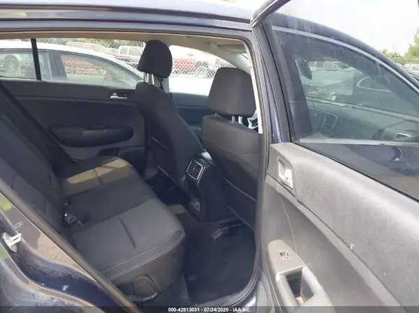 KNDPMCAC2K7523818 2019 KIA SPORTAGE - Image 8