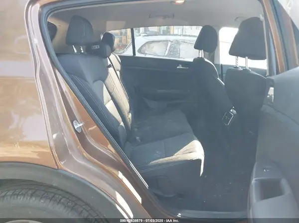 KNDPMCAC2K7579631 2019 KIA SPORTAGE - Image 8