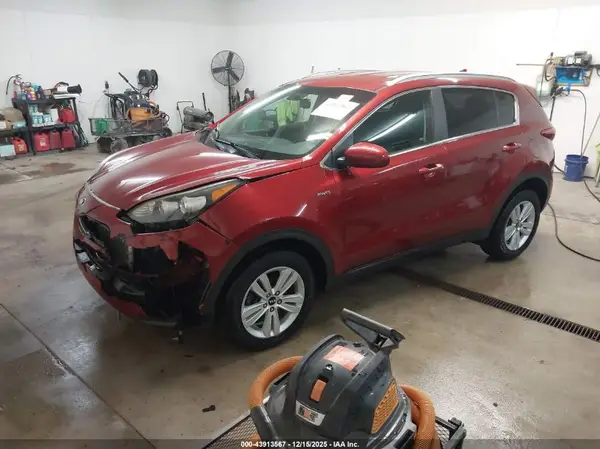 KNDPMCAC3H7031646 2017 KIA SPORTAGE - Image 2