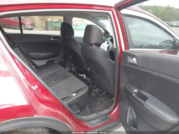 KNDPMCAC3H7032151 2017 KIA SPORTAGE - Image 8
