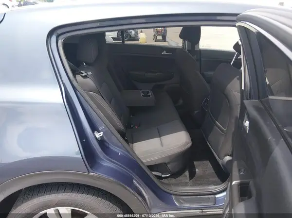 KNDPMCAC3H7033008 2017 KIA SPORTAGE - Image 8